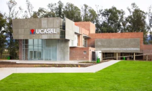 Obra en construcción del Instituto Universitario de Rehabilitación en UCASAL, Salta, ejecutada por RAC Construcciones.