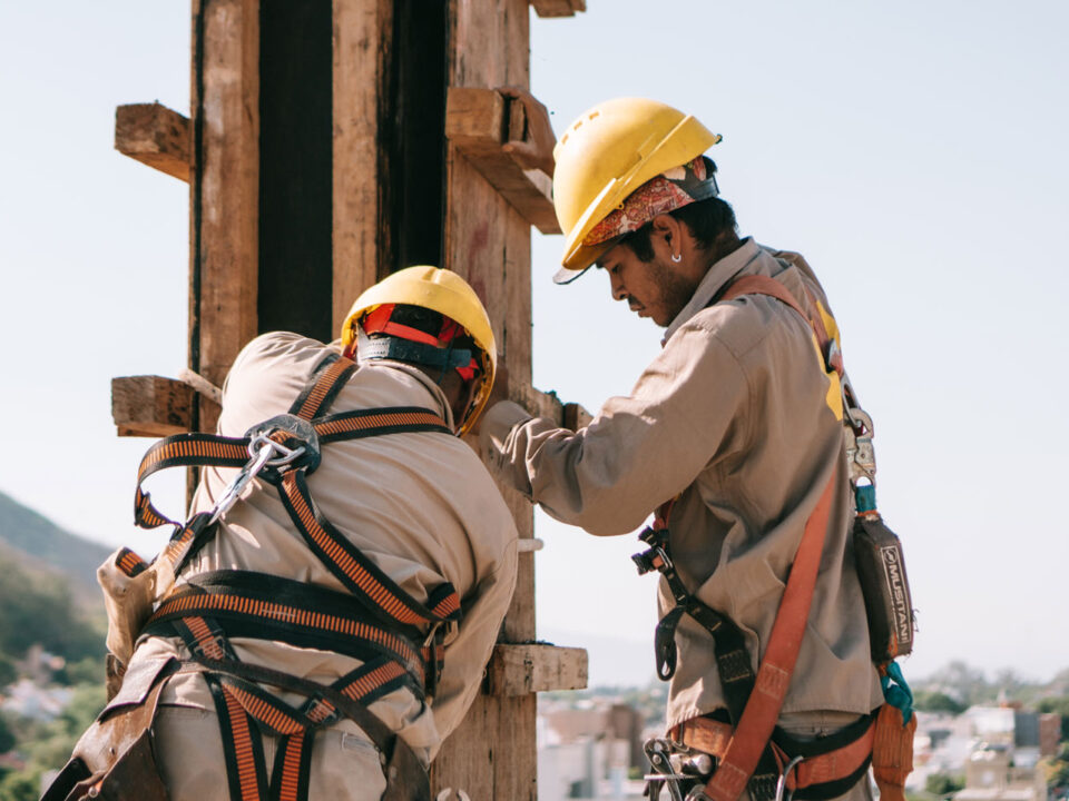 Obra en construcción del Apart Caseros en Salta, desarrollada por RAC Construcciones.