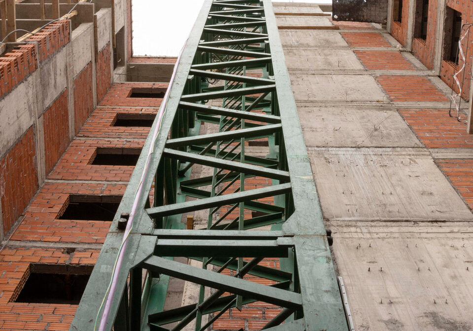 Obra en construcción del proyecto Natania 77 en San Juan, ejecutada por RAC Construcciones.